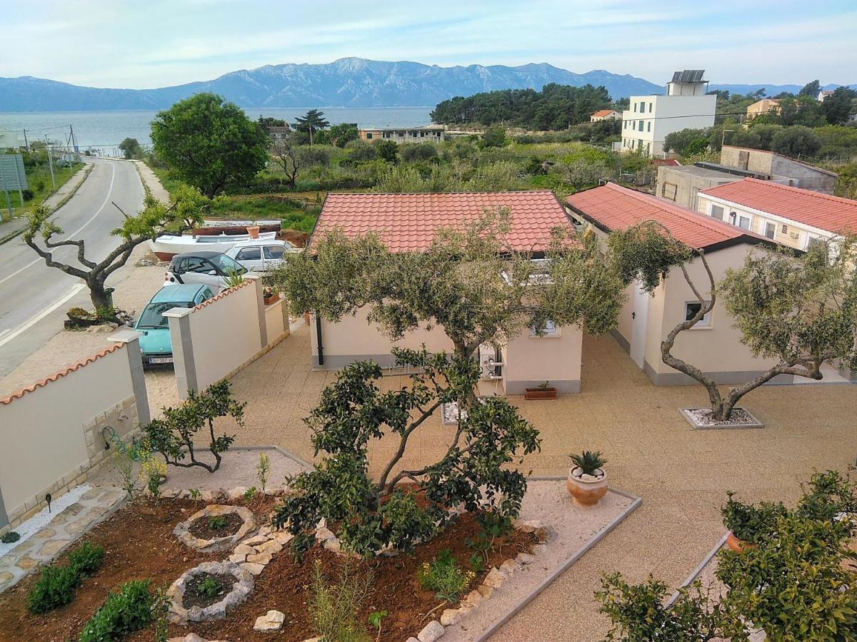 Manora Sucuraj 2 Bedroom Apartment Εξωτερικό φωτογραφία