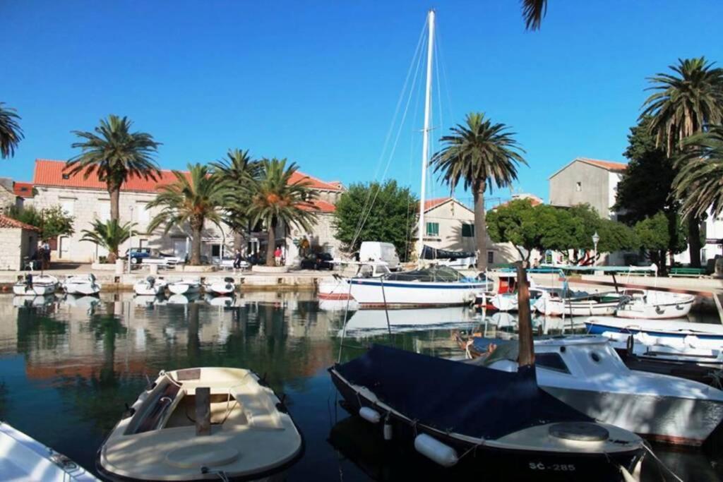 Manora Sucuraj 2 Bedroom Apartment Εξωτερικό φωτογραφία
