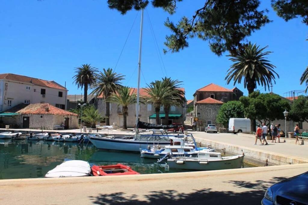 Manora Sucuraj 2 Bedroom Apartment Εξωτερικό φωτογραφία