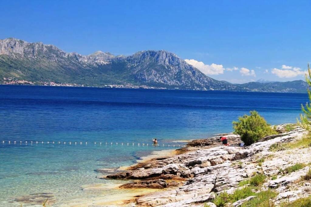 Manora Sucuraj 2 Bedroom Apartment Εξωτερικό φωτογραφία